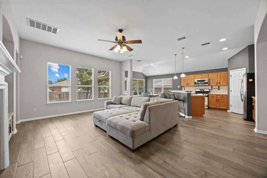 Leander realtor, TX Lakeline Ranch, 