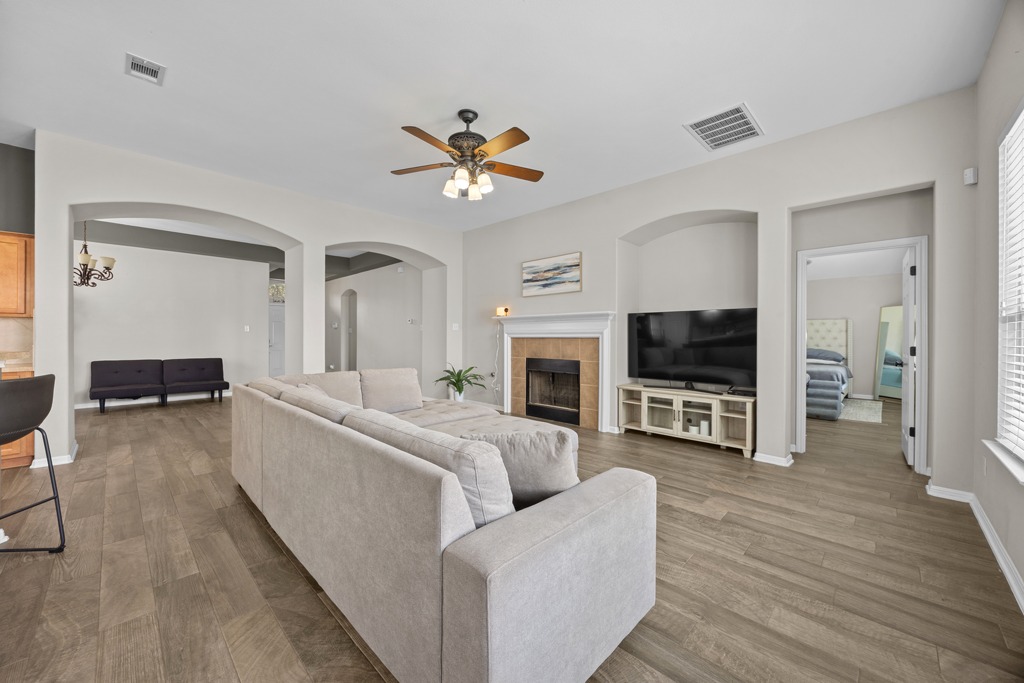 Leander realtor, TX Lakeline Ranch, 