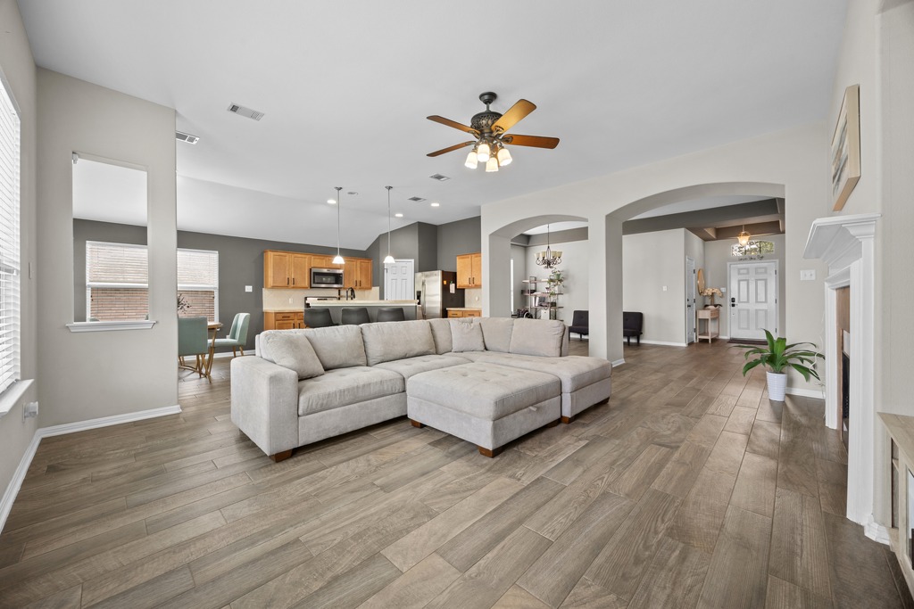 Leander realtor, TX Lakeline Ranch, 
