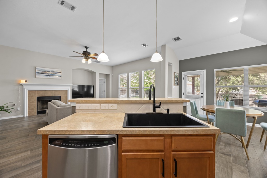 Leander realtor, TX Lakeline Ranch, 